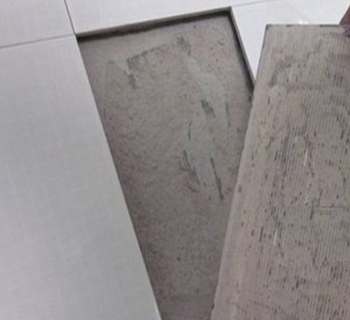 沅江瓷砖空鼓维修公司分享瓷砖铺贴时如果打浆（即涂抹在瓷砖背面和基层上的砂浆或瓷砖胶）过少，会带来以下问题